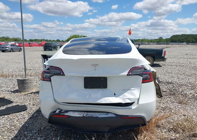 2021 Tesla Model Y Long Range Dual Motor All-wheel Drive, daño Lateral derecho, Iaai lote 44832013, foto 6 de 16