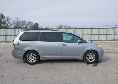 2014 Toyota Sienna Xle/limited, Rear damage, Iaai lot 44276842, photo 13 of 17