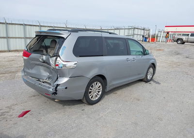 2014 Toyota Sienna Xle/limited, Rear damage, Iaai lot 44276842, photo 4 of 17