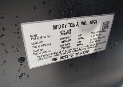 2024 Tesla Cybertruck All-wheel Drive, Rear damage, Iaai lot 43834364, photo 9 of 18