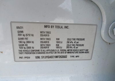 2021 Tesla Model Y Long Range Dual Motor All-wheel Drive, daño Lateral derecho, Iaai lote 44832013, foto 9 de 16