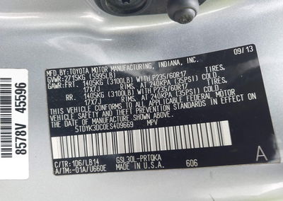 2014 Toyota Sienna Xle/limited, Rear damage, Iaai lot 44276842, photo 9 of 17