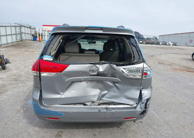 2014 Toyota Sienna Xle/limited, Rear damage, Iaai lot 44276842, photo 16 of 17