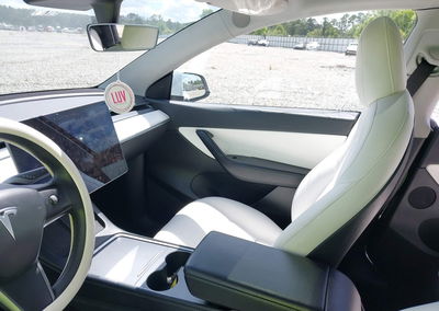 2021 Tesla Model Y Long Range Dual Motor All-wheel Drive, daño Lateral derecho, Iaai lote 44832013, foto 5 de 16