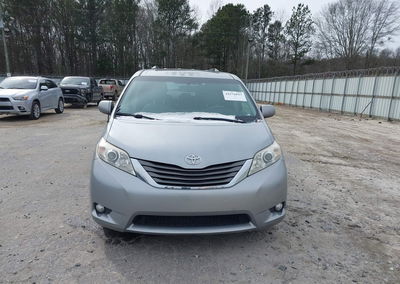 2014 Toyota Sienna Xle/limited, Rear damage, Iaai lot 44276842, photo 12 of 17