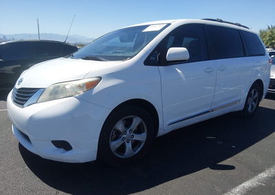 2012 Toyota Sienna Le V6 8 Passenger, daño Normal Wear & Tear, Iaai lote 45343733, foto 2 de 16