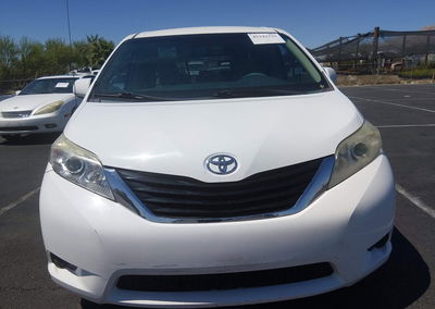 2012 Toyota Sienna Le V6 8 Passenger, daño Normal Wear & Tear, Iaai lote 45343733, foto 12 de 16