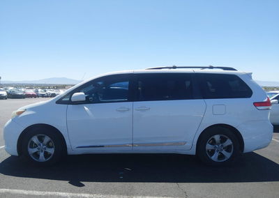 2012 Toyota Sienna Le V6 8 Passenger, daño Normal Wear & Tear, Iaai lote 45343733, foto 14 de 16