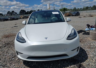 2021 Tesla Model Y Long Range Dual Motor All-wheel Drive, daño Lateral derecho, Iaai lote 44832013, foto 12 de 16