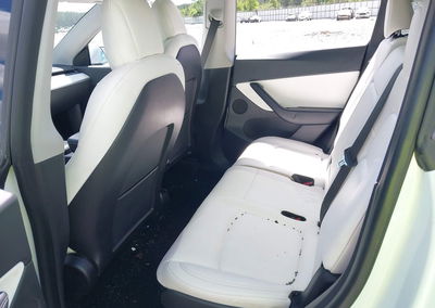 2021 Tesla Model Y Long Range Dual Motor All-wheel Drive, daño Lateral derecho, Iaai lote 44832013, foto 8 de 16