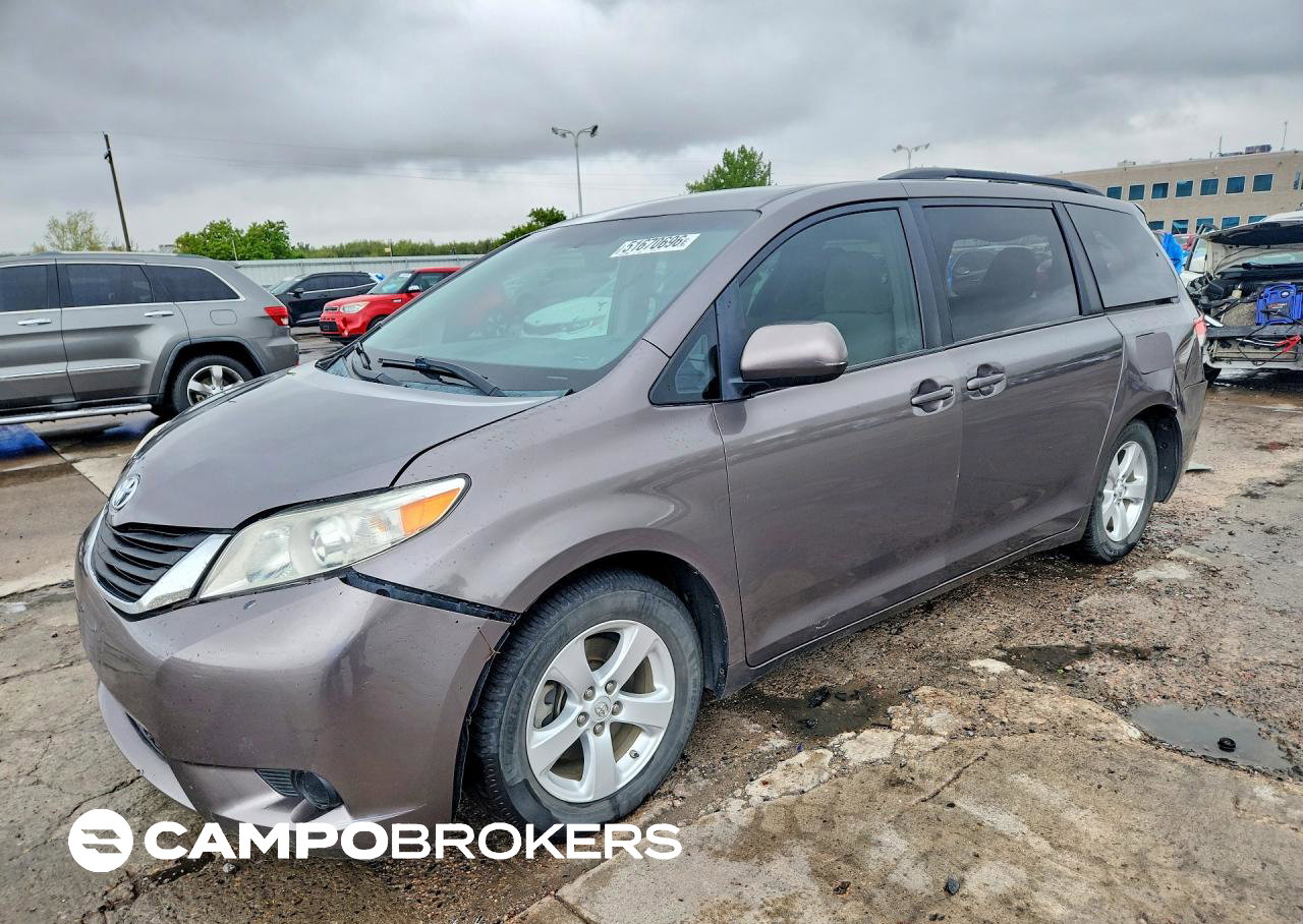 2013 Toyota Sienna Le, Rear End damage, Copart lot 51670696