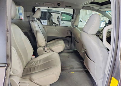 2011 Toyota Sienna Xle 8-passenger, Front End damage, Copart lot 55891846, photo 11 of 14