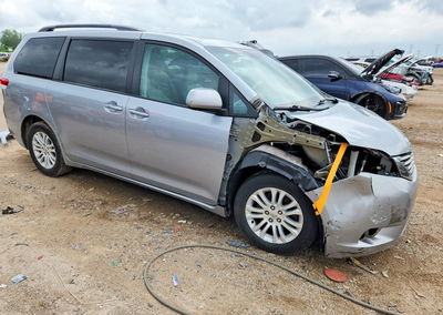 2014 Toyota Sienna Xle 8-passenger, daño Frontal, Copart lote 56525946, foto 4 de 15