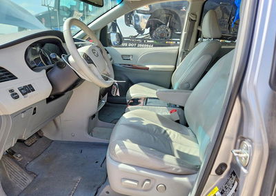 2011 Toyota Sienna Xle 8-passenger, Undercarriage damage, Copart lot 55398916, photo 7 of 13