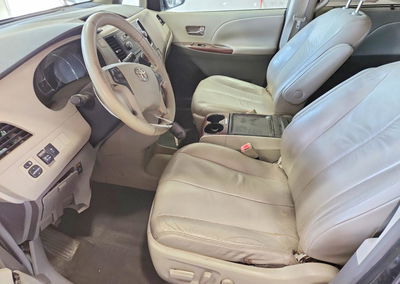 2011 Toyota Sienna Xle 8-passenger, пошкодження: Бік, Copart лот 56781126, фото 7 з 13
