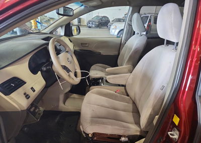 2011 Toyota Sienna Le, uszkodzenie: Mechaniczne, Copart lot 57145926, zdjęcie 7 z 13