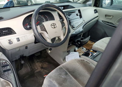 2013 Toyota Sienna Le 8-passenger, daño Lateral, Copart lote 79591105, foto 8 de 13