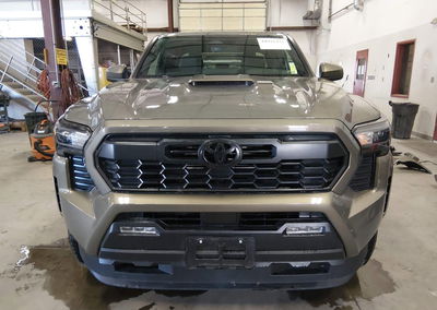 2024 Toyota Tacoma Trd Sport, daño Trasero, Iaai lote 44921472, foto 13 de 22