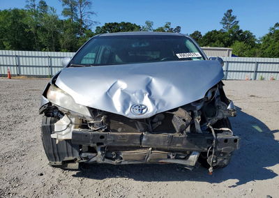 2015 Toyota Sienna Le, daño Frontal, Copart lote 49634576, foto 5 de 16