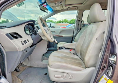 2014 Toyota Sienna Xle 8-passenger, Front End damage, Copart lot 55548636, photo 7 of 14