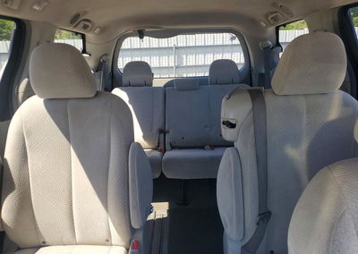 2011 Toyota Sienna Le, uszkodzenie: Przód, Copart lot 57515666, zdjęcie 10 z 13