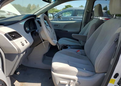 2012 Toyota Sienna Le, daño Trasero, Copart lote 54623926, foto 7 de 14