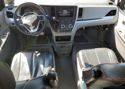 2015 Toyota Sienna, daño Frontal, Copart lote 45671766, foto 8 de 13