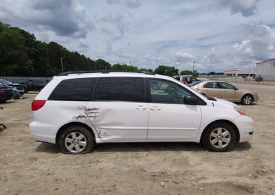 2009 Toyota Sienna Le, daño Lateral derecho, Iaai lote 45181708, foto 13 de 17