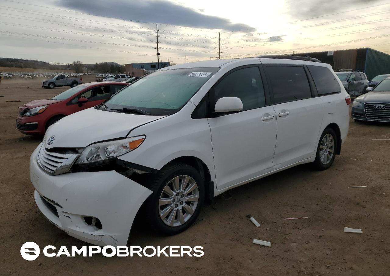 2015 Toyota Sienna Le, uszkodzenie: Przód, Copart lot 84671734