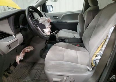 2015 Toyota Sienna Le, uszkodzenie: Przód, Copart lot 46285936, zdjęcie 7 z 13