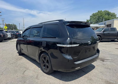 2014 Toyota Sienna Xle V6 8 Passenger, пошкодження: Лівий бік, Iaai лот 45331304, фото 3 з 11