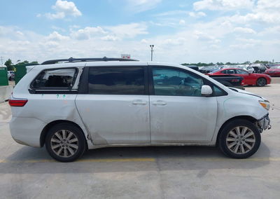 2015 Toyota Sienna Le 7 Passenger, uszkodzenie: Przód, Iaai lot 45044249, zdjęcie 14 z 21