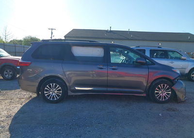 2019 Toyota Sienna Xle 8 Passenger, uszkodzenie: Przód, Iaai lot 45264151, zdjęcie 13 z 19