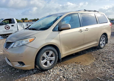 2011 Toyota Sienna Le, uszkodzenie: Bok, Copart lot 57754616
