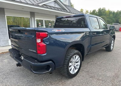 2022 Chevrolet Silverado 1500 4wd  Short Bed Custom, uszkodzenie: Normal Wear & Tear, Iaai lot 45242924, zdjęcie 4 z 10