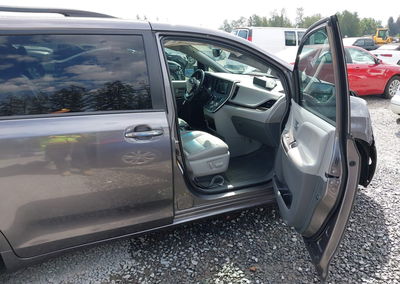 2015 Toyota Sienna Xle 8 Passenger, Front End damage, Iaai lot 45092051, photo 5 of 19