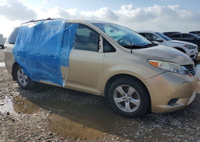 2011 Toyota Sienna Le, uszkodzenie: Bok, Copart lot 57754616, zdjęcie 4 z 14