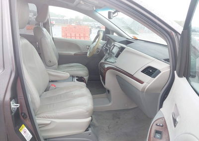 2011 Toyota Sienna Xle V6, пошкодження: Задня частина, Iaai лот 44879940, фото 5 з 17