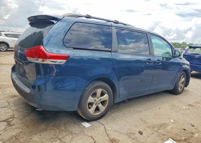 2012 Toyota Sienna Le, daño Frontal, Copart lote 56851826, foto 3 de 13
