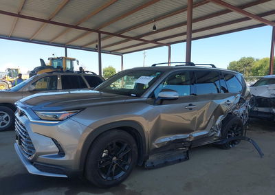 2026 Toyota Grand Highlander Hybrid Max Platinum, uszkodzenie: Lewy bok, Iaai lot 45251645, zdjęcie 14 z 16