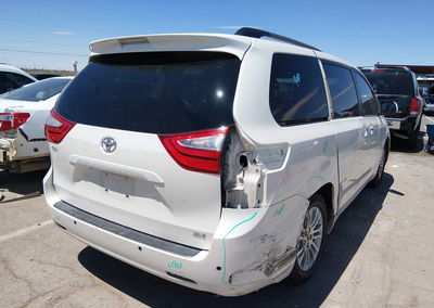2017 Toyota Sienna Xle Premium 8 Passenger, daño Lateral derecho, Iaai lote 45121341, foto 4 de 19