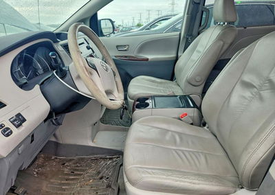 2012 Toyota Sienna Xle 8-passenger, uszkodzenie: Bok, Copart lot 57768696, zdjęcie 7 z 14