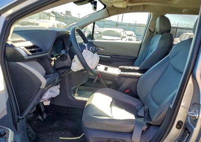 2021 Toyota Sienna Xle 8-passenger, daño Frontal, Copart lote 48681326, foto 7 de 13