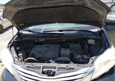 2017 Toyota Sienna Xle 8 Passenger, Normal Wear & Tear damage, Iaai lot 45528339, photo 10 of 16