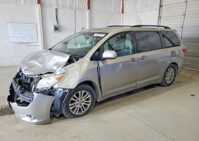 2015 Toyota All Models Sienna, Front End damage, Copart lot 72846585