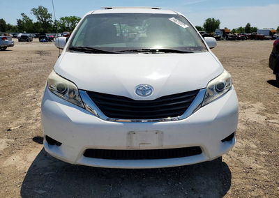 2012 Toyota Sienna Le, daño Trasero, Copart lote 54623926, foto 5 de 14