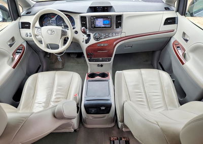 2014 Toyota Sienna Xle 8-passenger, daño Frontal, Copart lote 56525946, foto 8 de 15