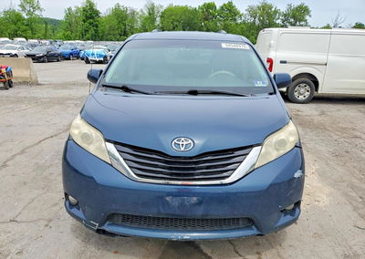 2012 Toyota Sienna Xle 8-passenger, uszkodzenie: Tył, Copart lot 54548976, zdjęcie 5 z 14