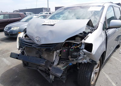 2013 Toyota Sienna Le V6 8 Passenger, daño Frontal, Iaai lote 45318184, foto 18 de 18