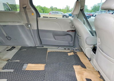 2012 Toyota Sienna Xle 8-passenger, uszkodzenie: Tył, Copart lot 54548976, zdjęcie 11 z 14